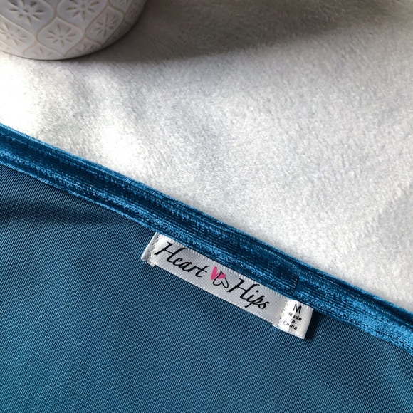 NWOT Fashion Nova Velvet Choker Crop Top - Picture 4 of 4